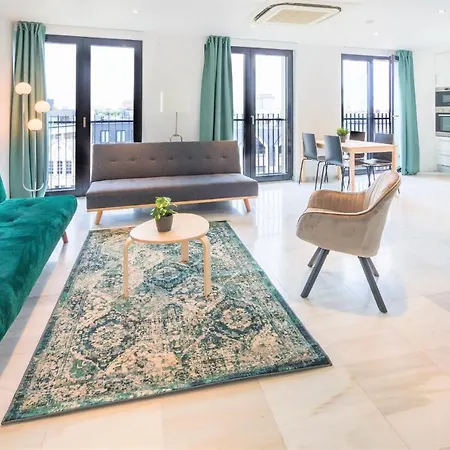 Apartment Marble In The Center Of